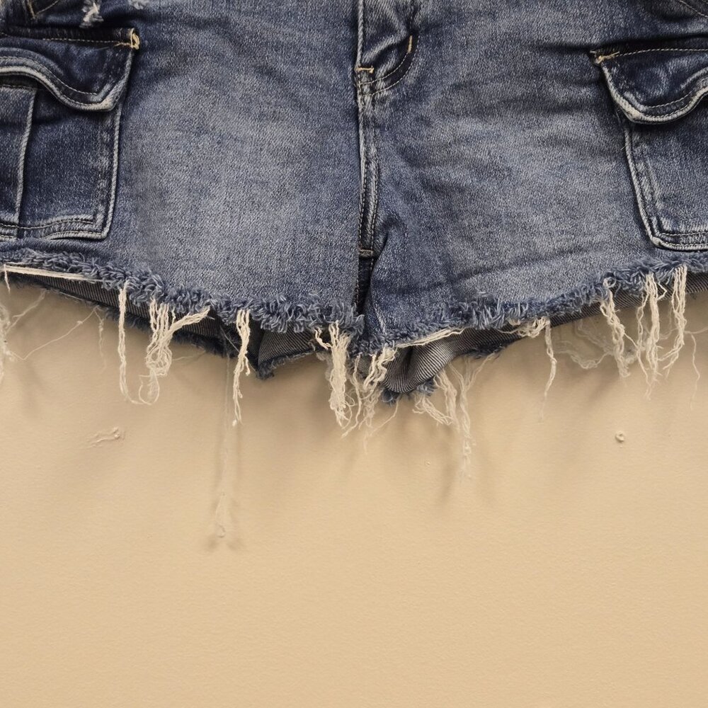 Vervet Women's S Denim Distressed High-Waisted Frayed Hem Cargo Pocket Shorts - Picture 5 of 11